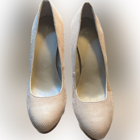 Calvin Klein Shoes - Calvin Klein light pink heel size 9
